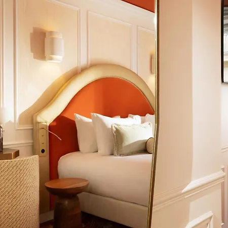 Hotel Almarine Eiffel & By Malone 4*