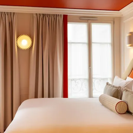 Almarine Eiffel & By Malone Hotel