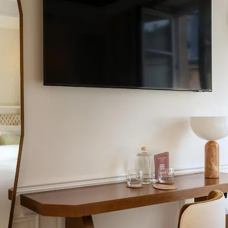 Hotel Almarine Eiffel & By Malone 4*