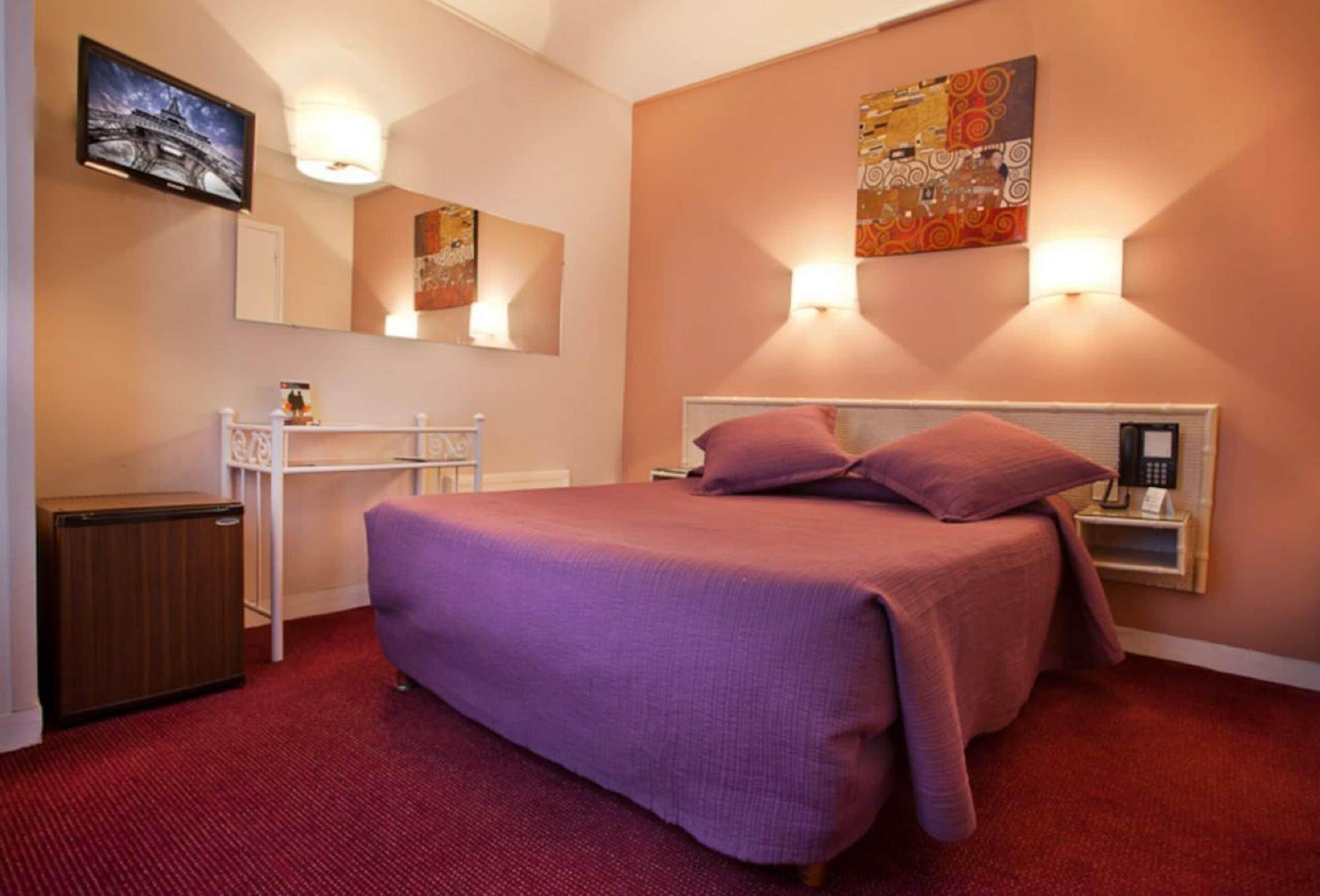 Almarine Eiffel & By Malone Hotel 4*