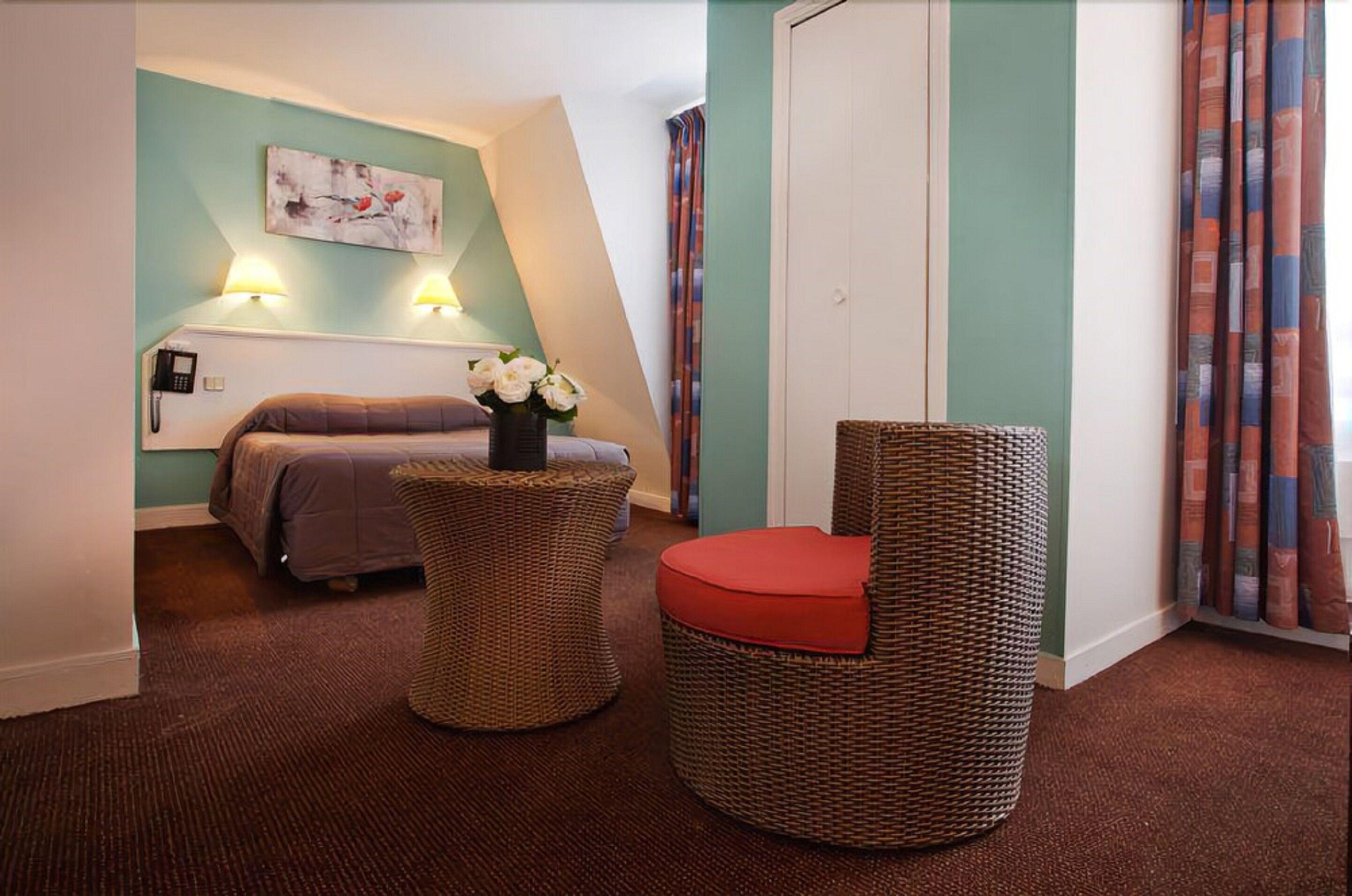 Almarine Eiffel & By Malone Hotel