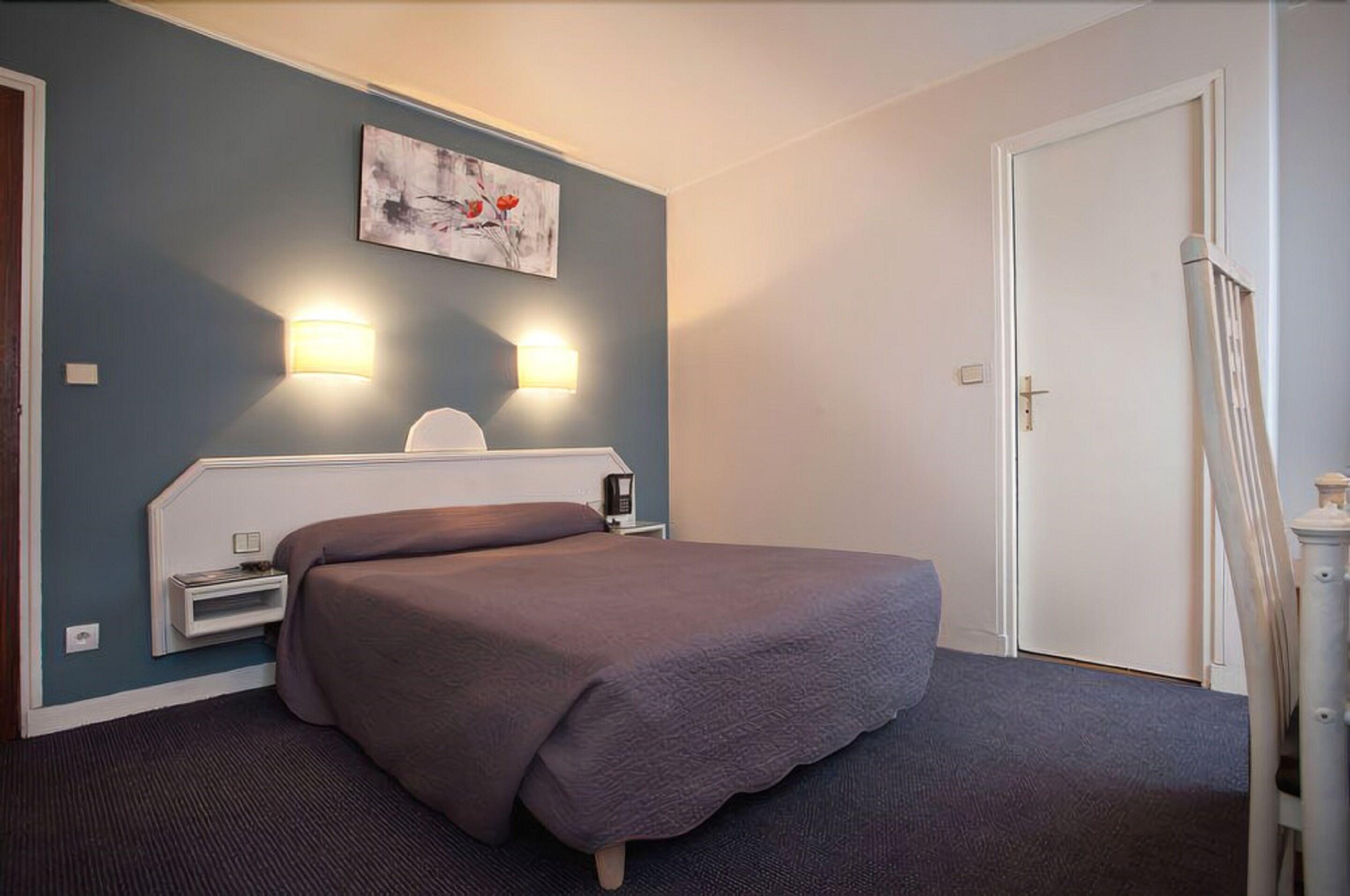 Almarine Eiffel & By Malone 4*