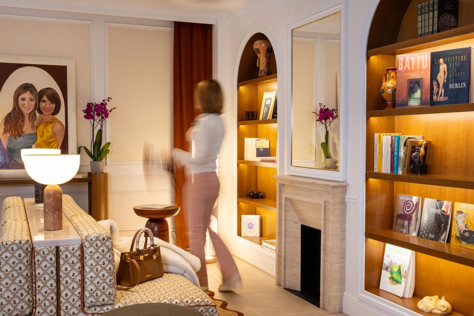 Almarine Eiffel & By Malone Hotel 4*