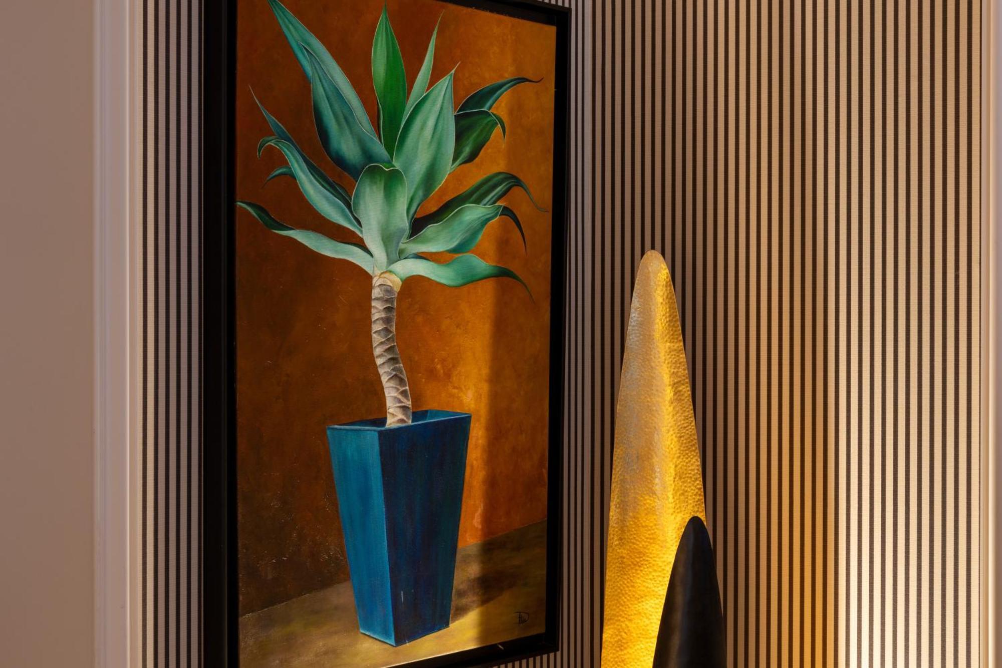 Almarine Eiffel & By Malone