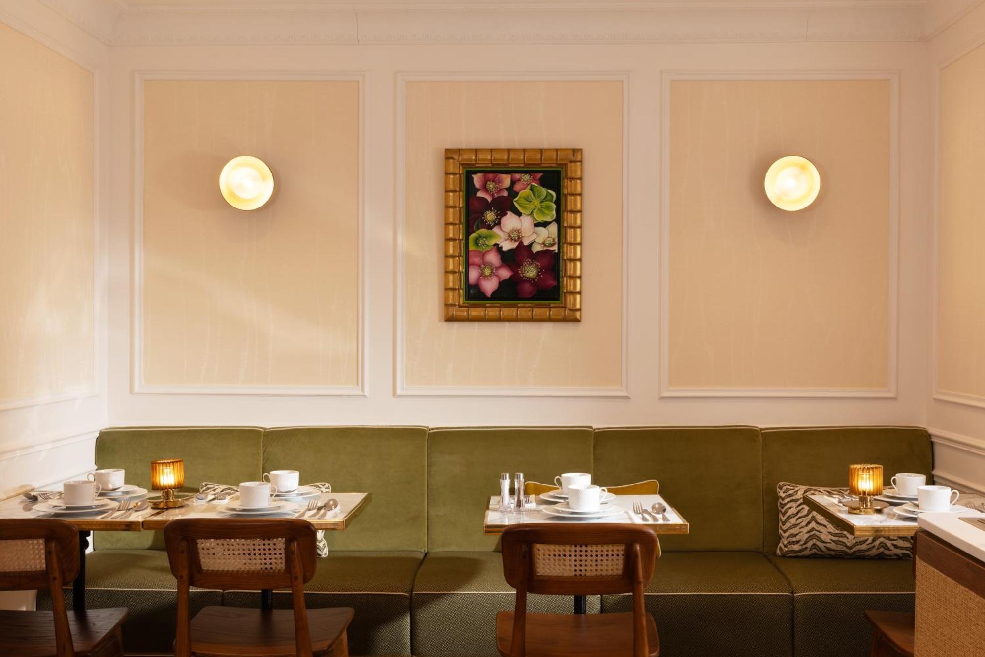 Almarine Eiffel & By Malone