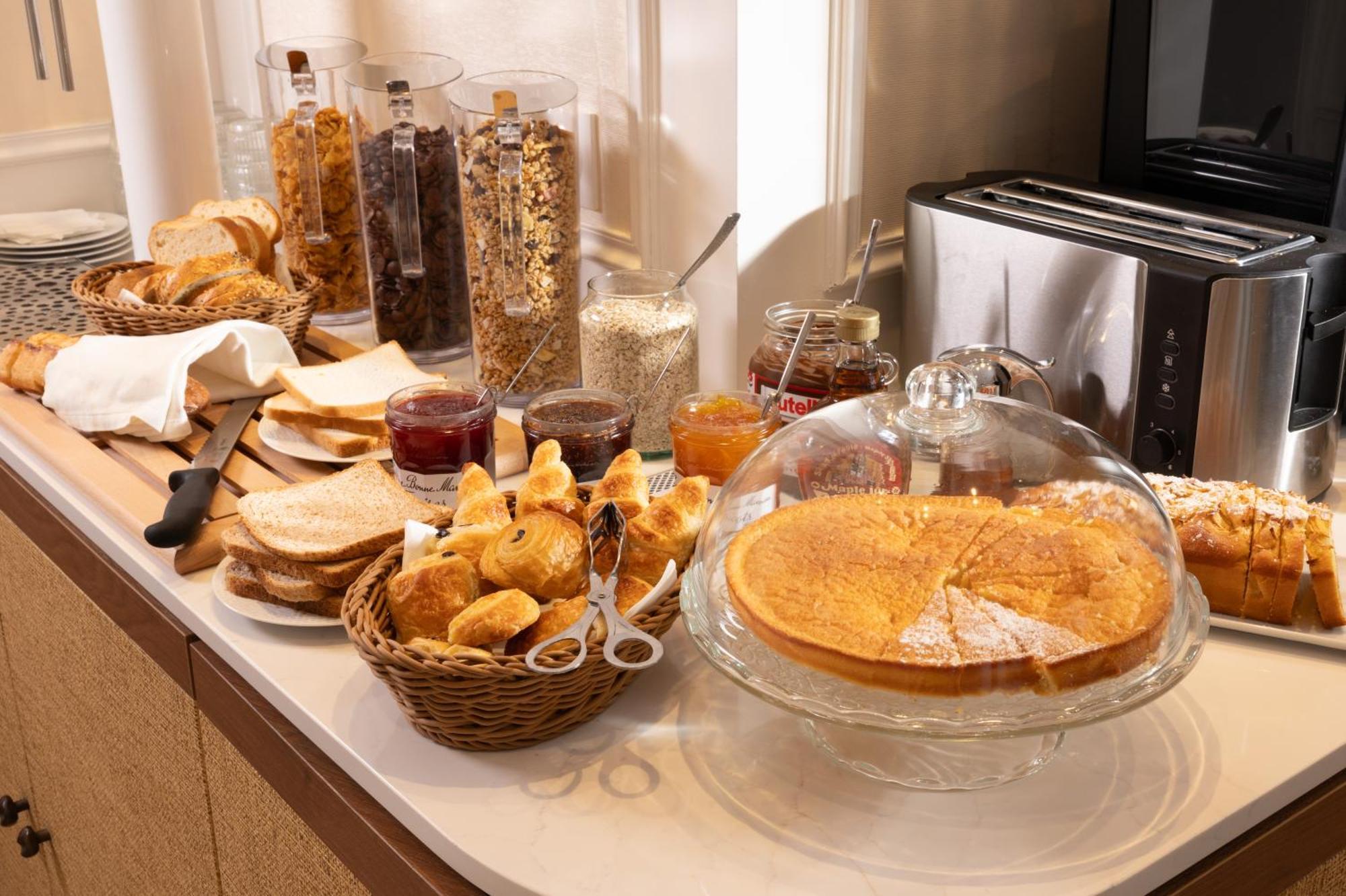 Almarine Eiffel & By Malone 4* Paris