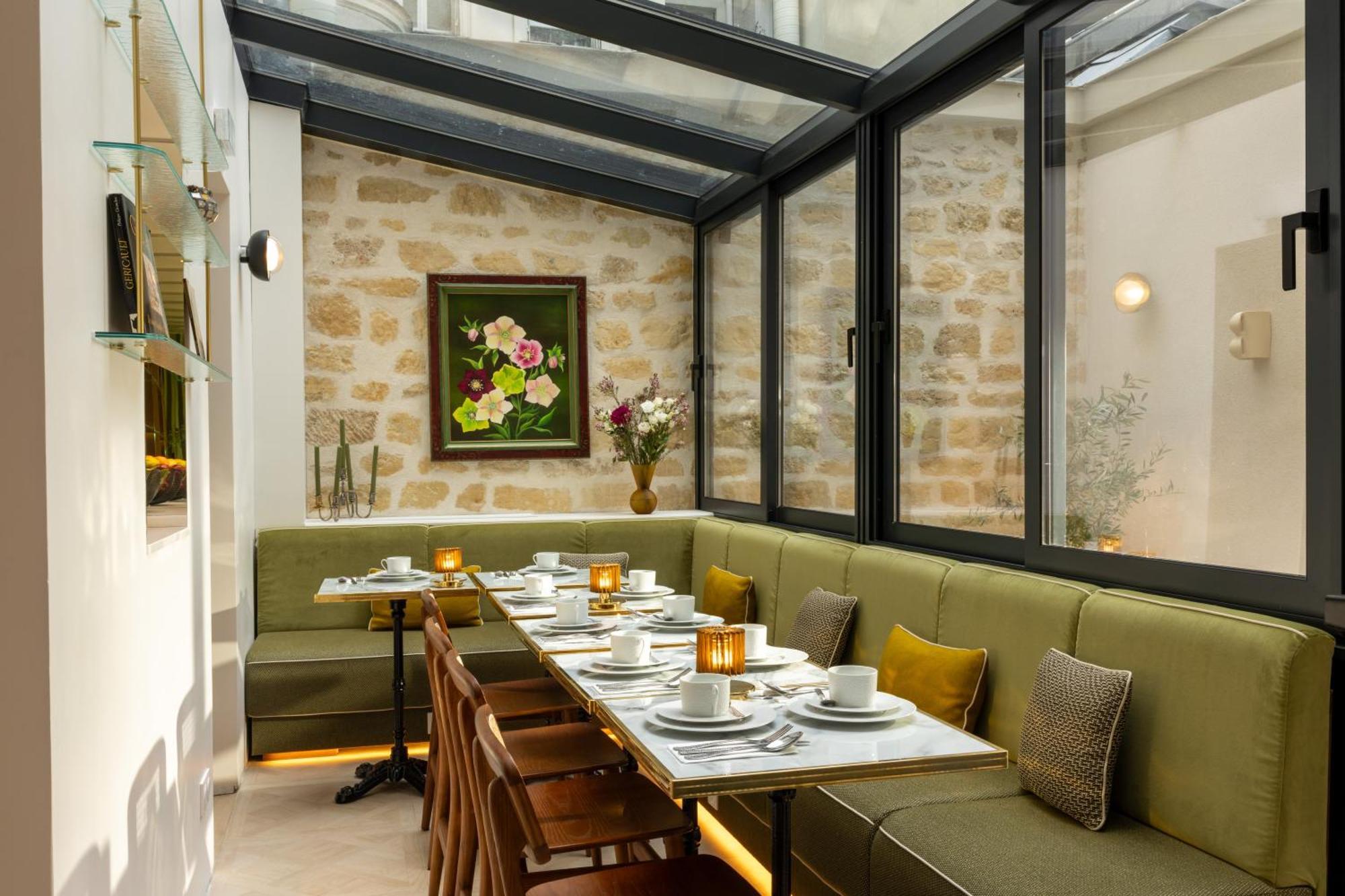 Almarine Eiffel & By Malone