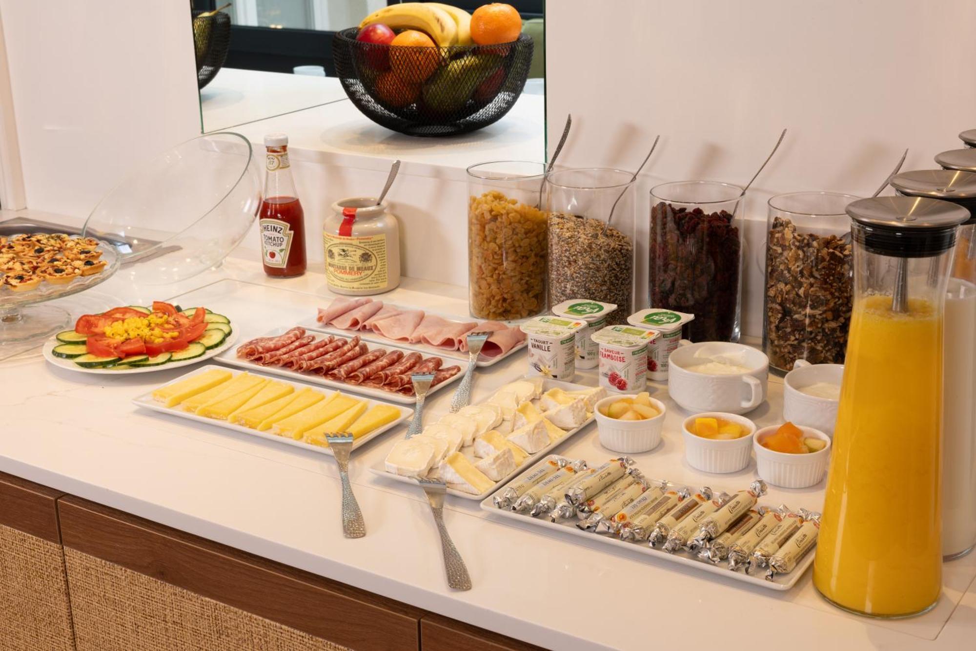 Almarine Eiffel & By Malone Hotel 4*