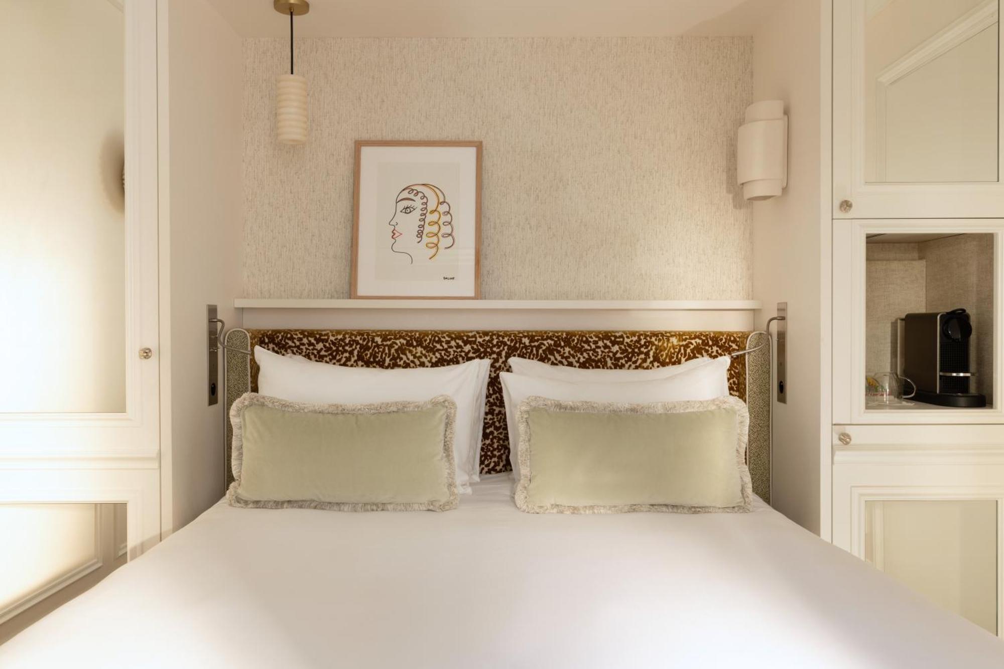 Almarine Eiffel & By Malone 4*