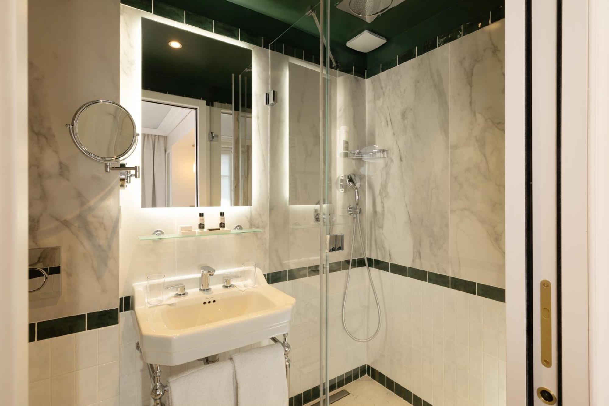 Hotel Almarine Eiffel & By Malone Parigi
