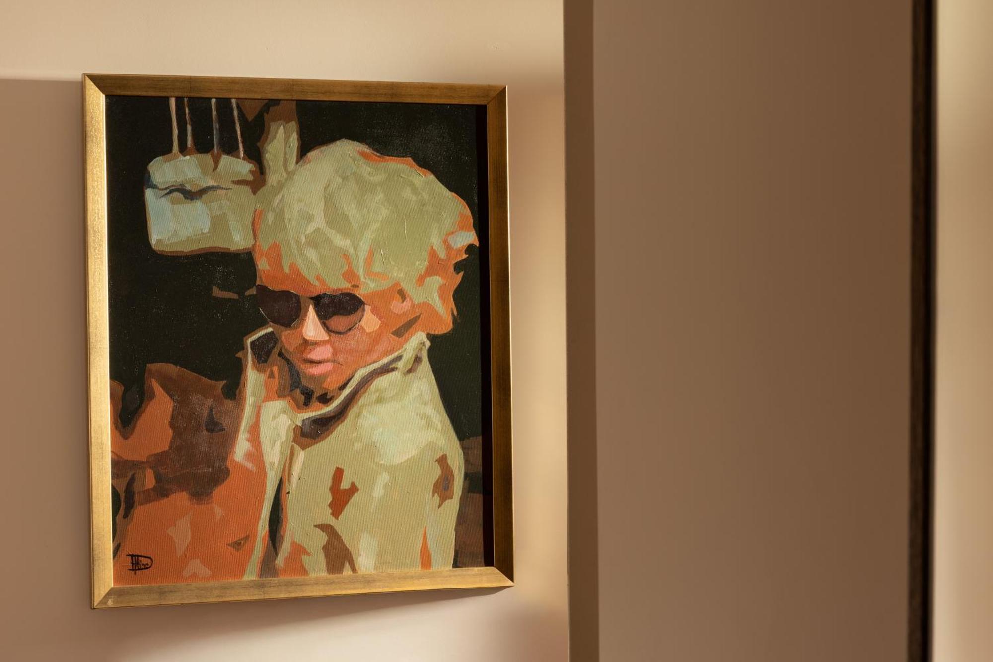 Almarine Eiffel & By Malone