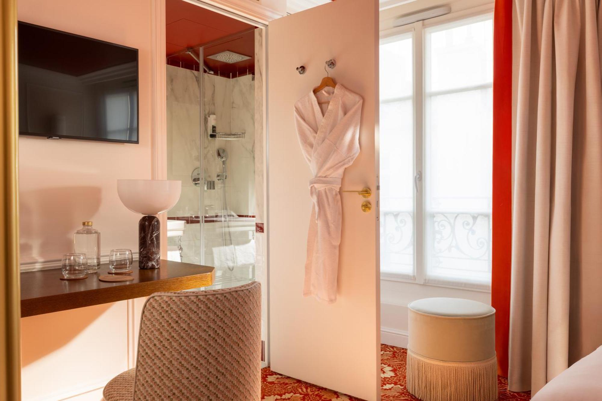 Hotel Almarine Eiffel & By Malone 4*