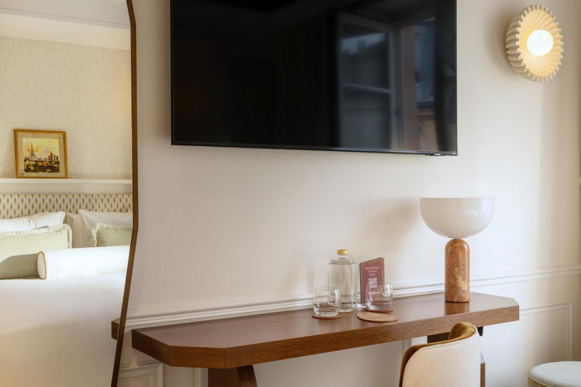 Hotel Almarine Eiffel & By Malone 4*