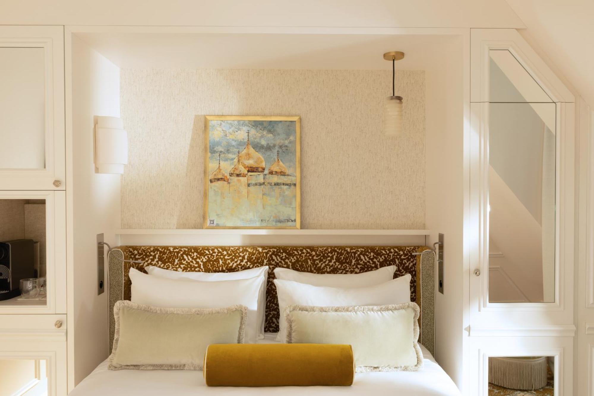 Almarine Eiffel & By Malone Hotel