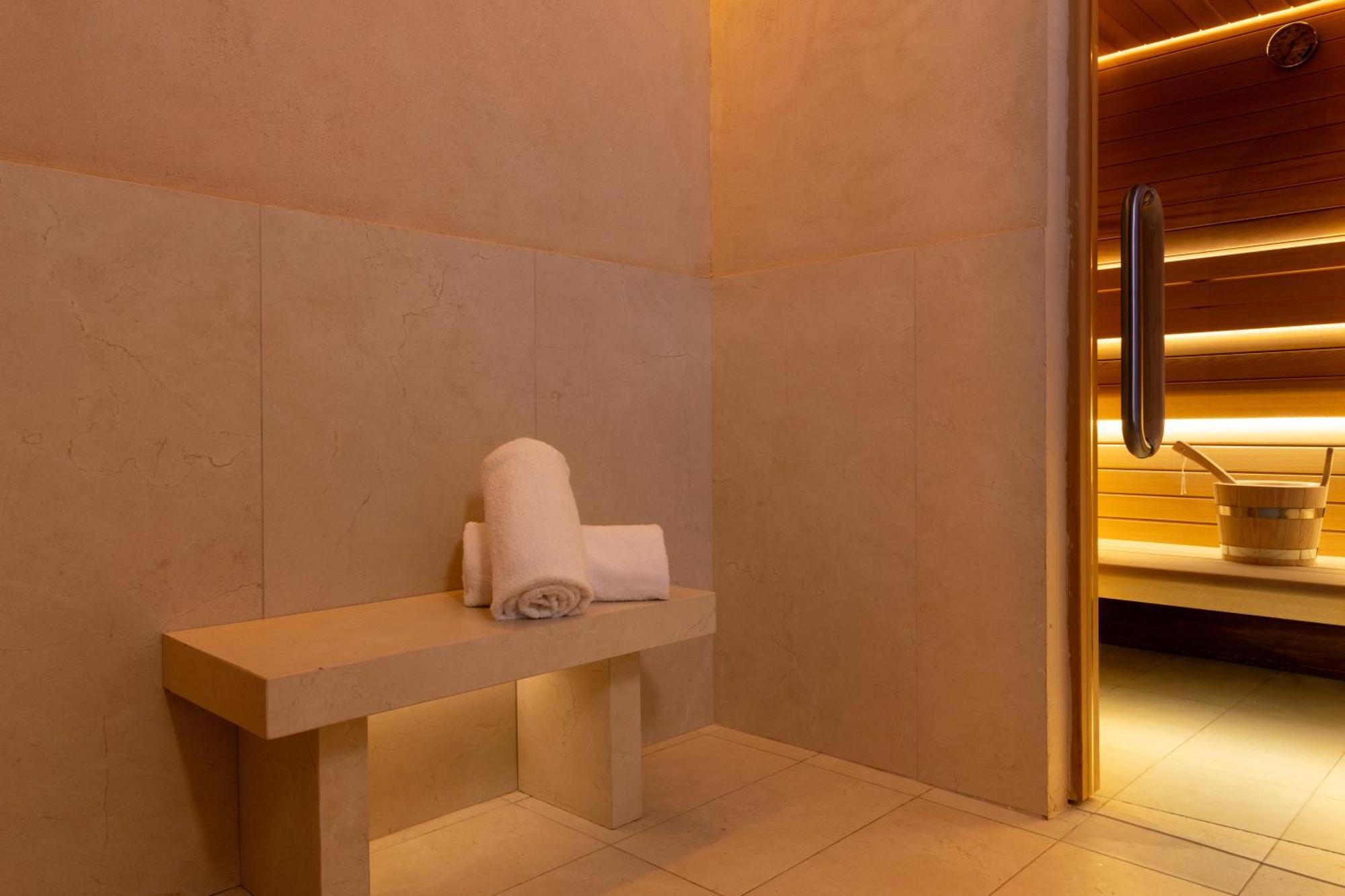 Hotel Almarine Eiffel & By Malone 4*